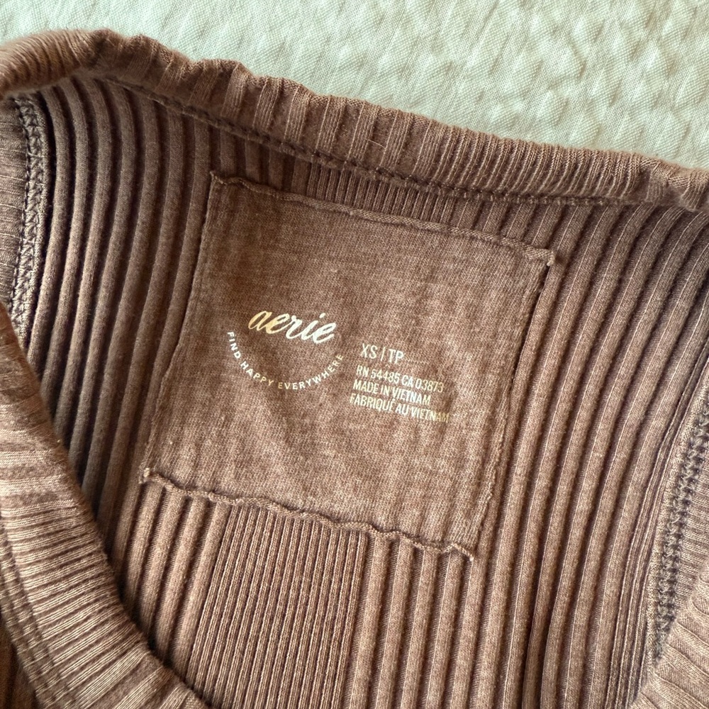 Sleeveless Ribbed Brown Tank Top - Picture 2 of 2